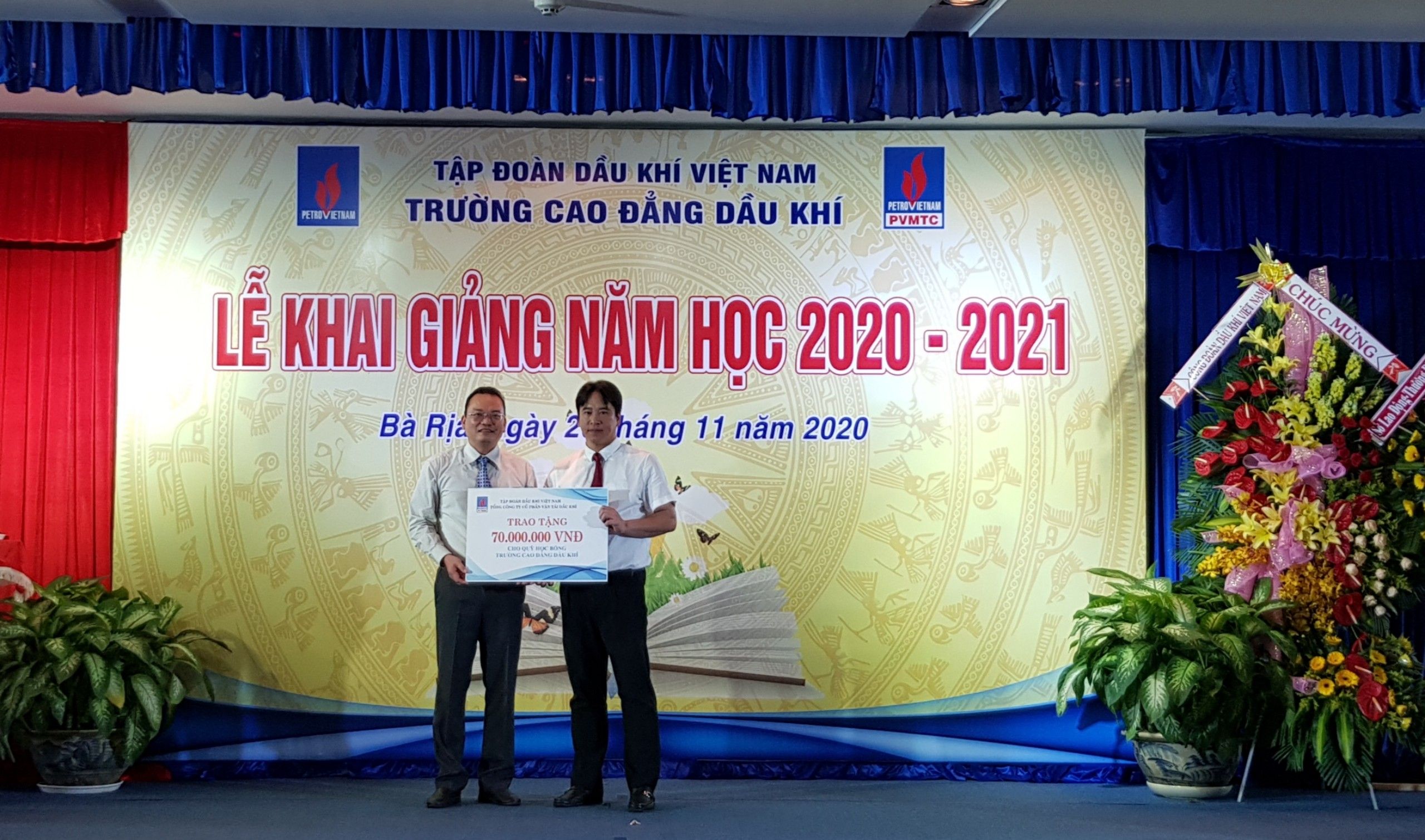 PVTrans trao học bổng cho sinh viên Trường Cao đẳng Dầu khí năm học 2020 -  2021 